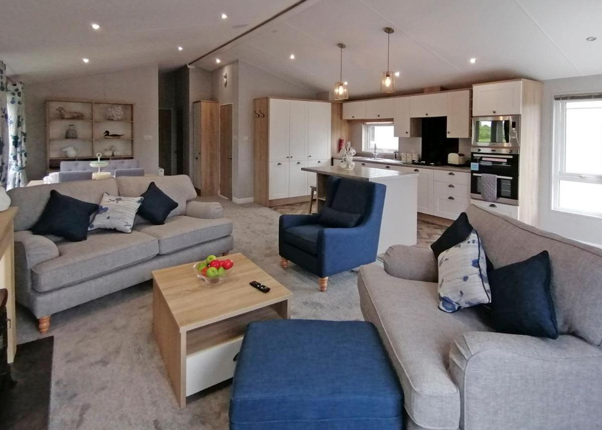 The Springs Lakeside Holiday Park Fladbury Екстериор снимка