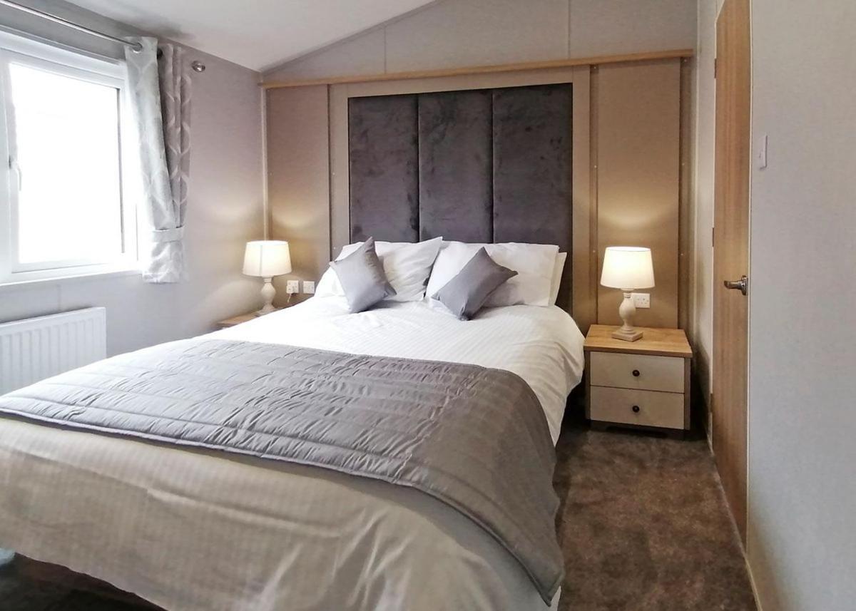 The Springs Lakeside Holiday Park Fladbury Екстериор снимка