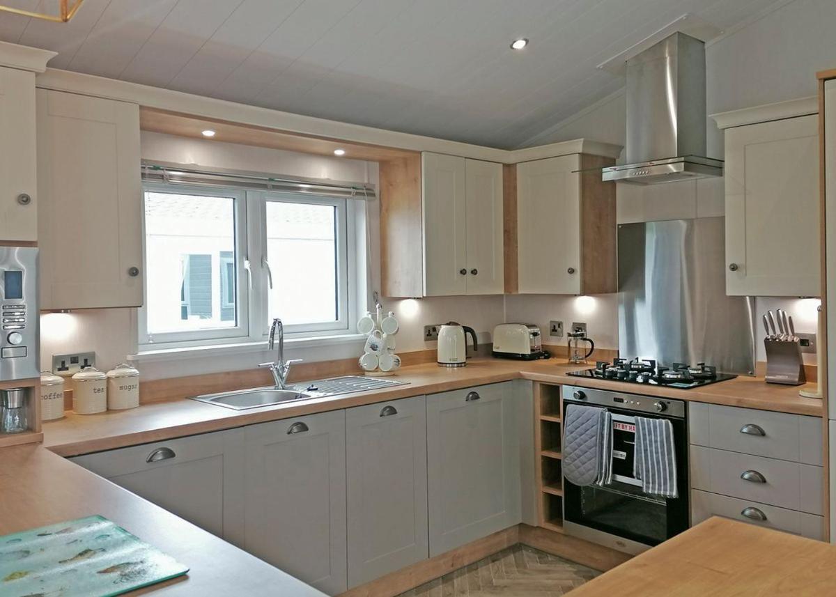The Springs Lakeside Holiday Park Fladbury Екстериор снимка
