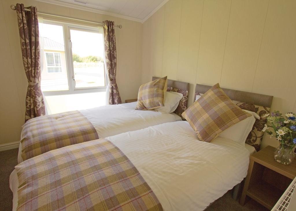 The Springs Lakeside Holiday Park Fladbury Стая снимка